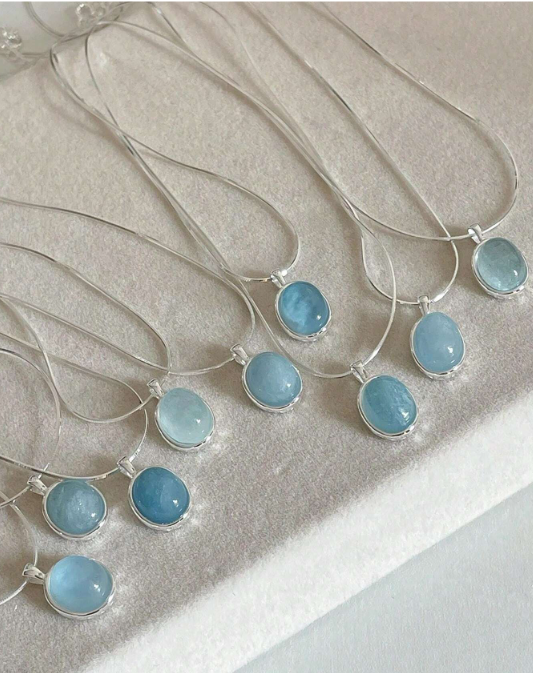 ELEGANT BLUE STONE NECKLACE